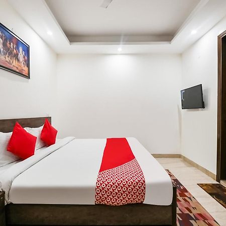 Hotel O Premium Rooms Chhatarpur نيودلهي المظهر الخارجي الصورة