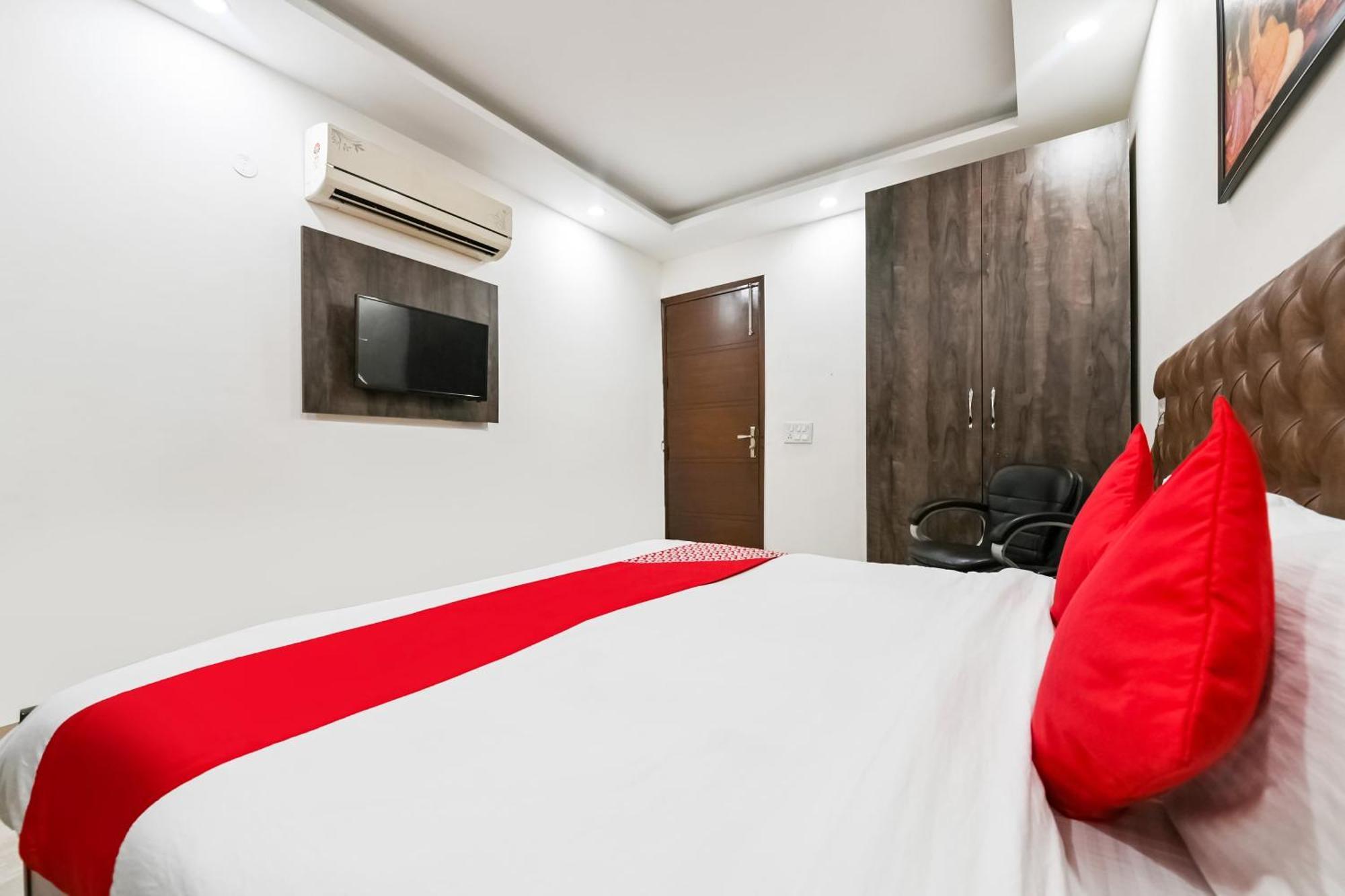 Hotel O Premium Rooms Chhatarpur نيودلهي المظهر الخارجي الصورة