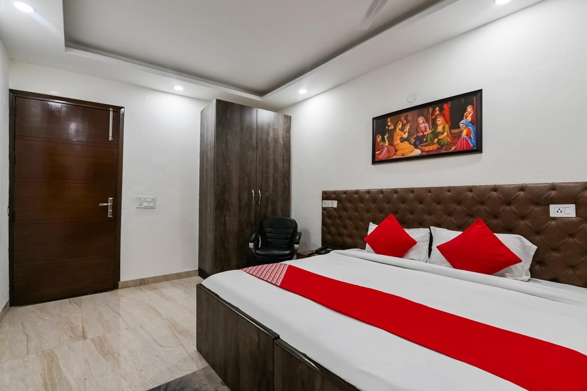 Hotel O Premium Rooms Chhatarpur نيودلهي المظهر الخارجي الصورة