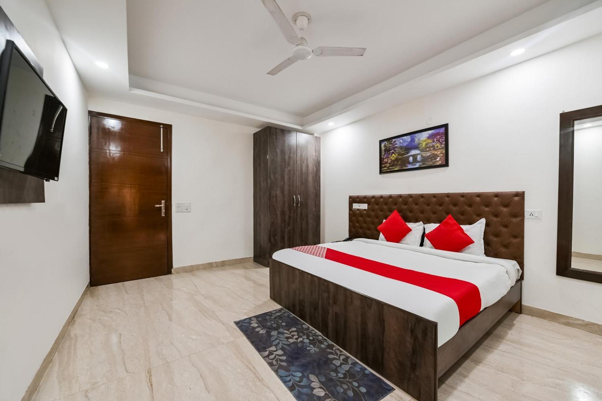 Hotel O Premium Rooms Chhatarpur نيودلهي المظهر الخارجي الصورة