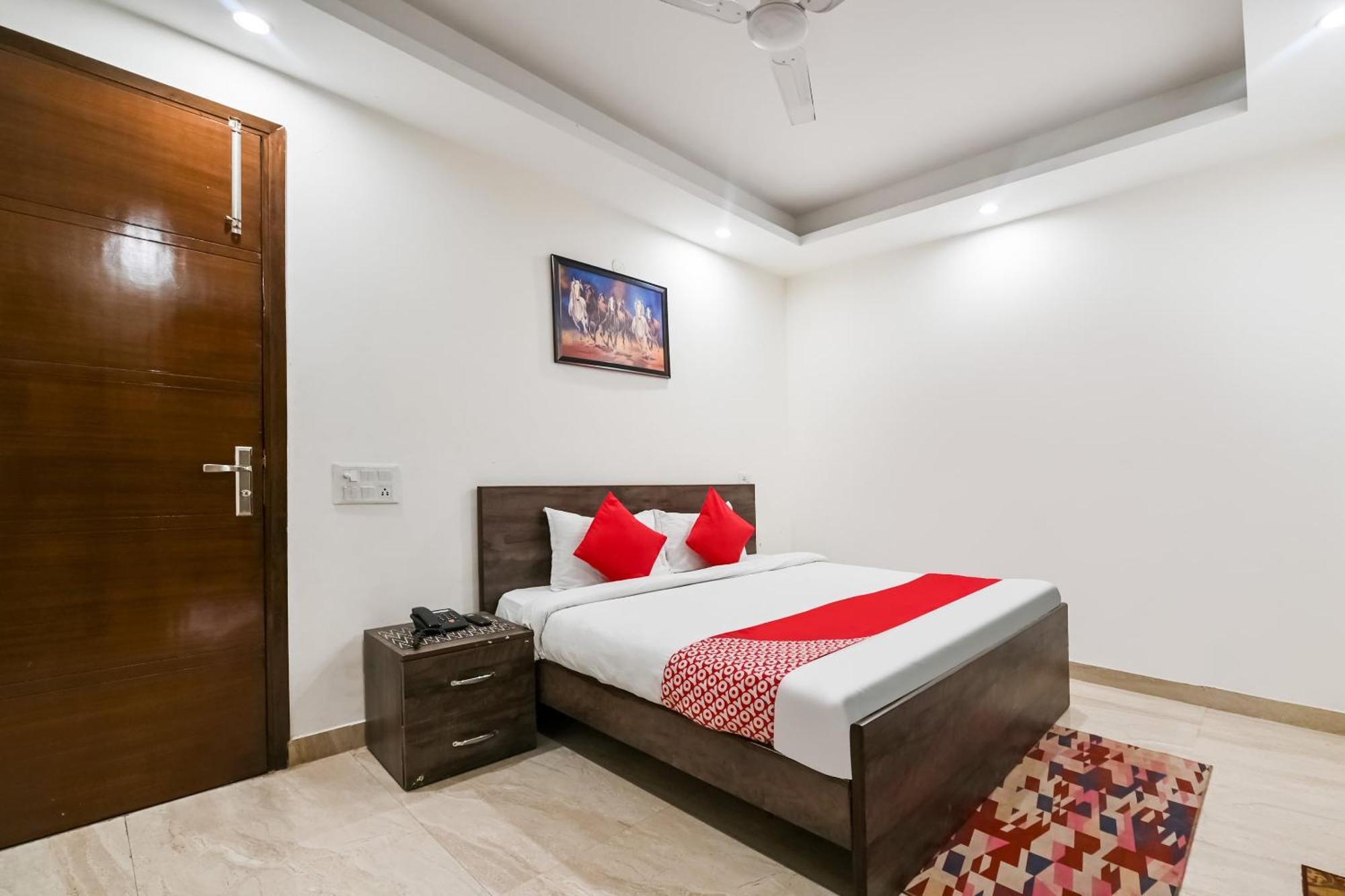 Hotel O Premium Rooms Chhatarpur نيودلهي المظهر الخارجي الصورة