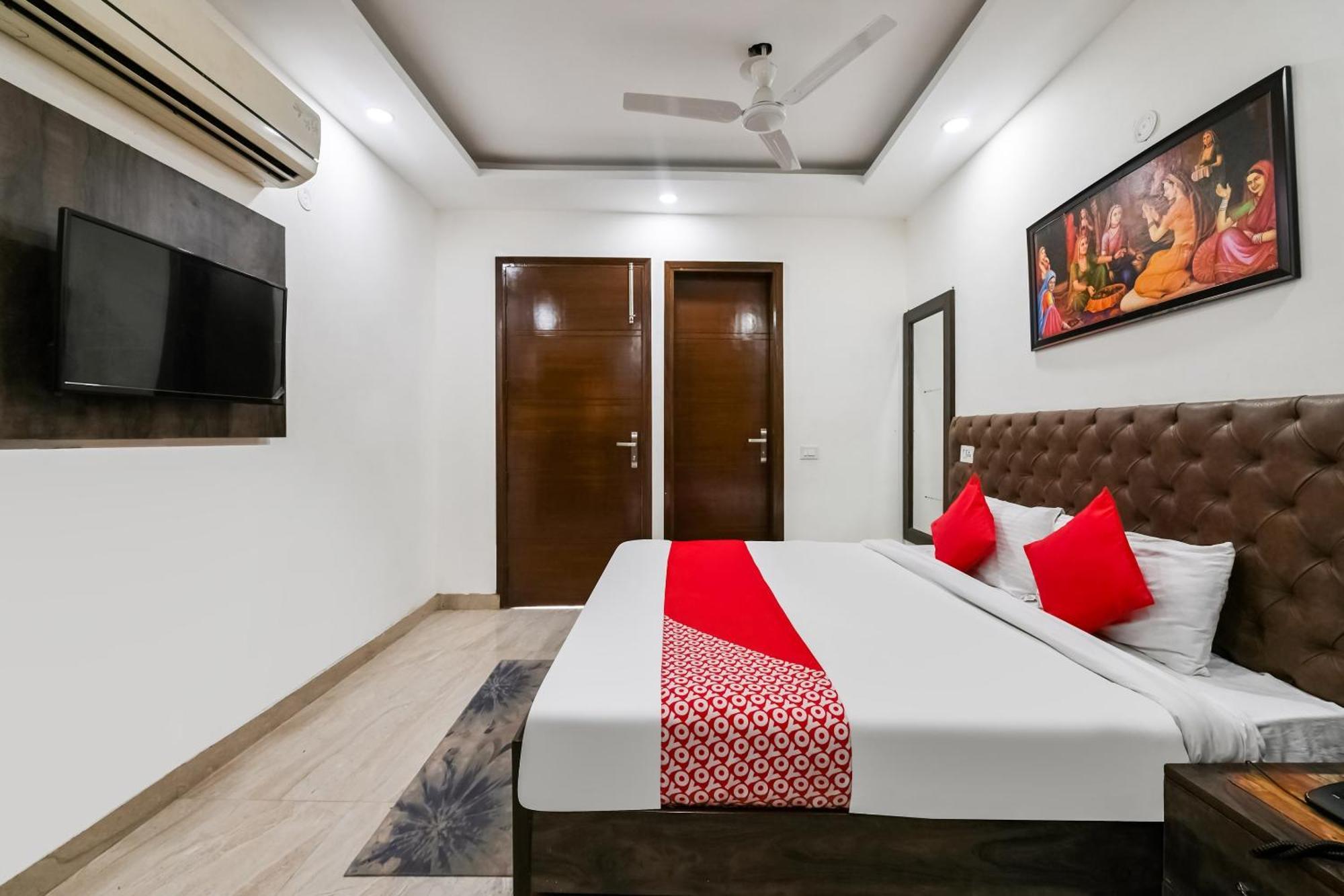 Hotel O Premium Rooms Chhatarpur نيودلهي المظهر الخارجي الصورة