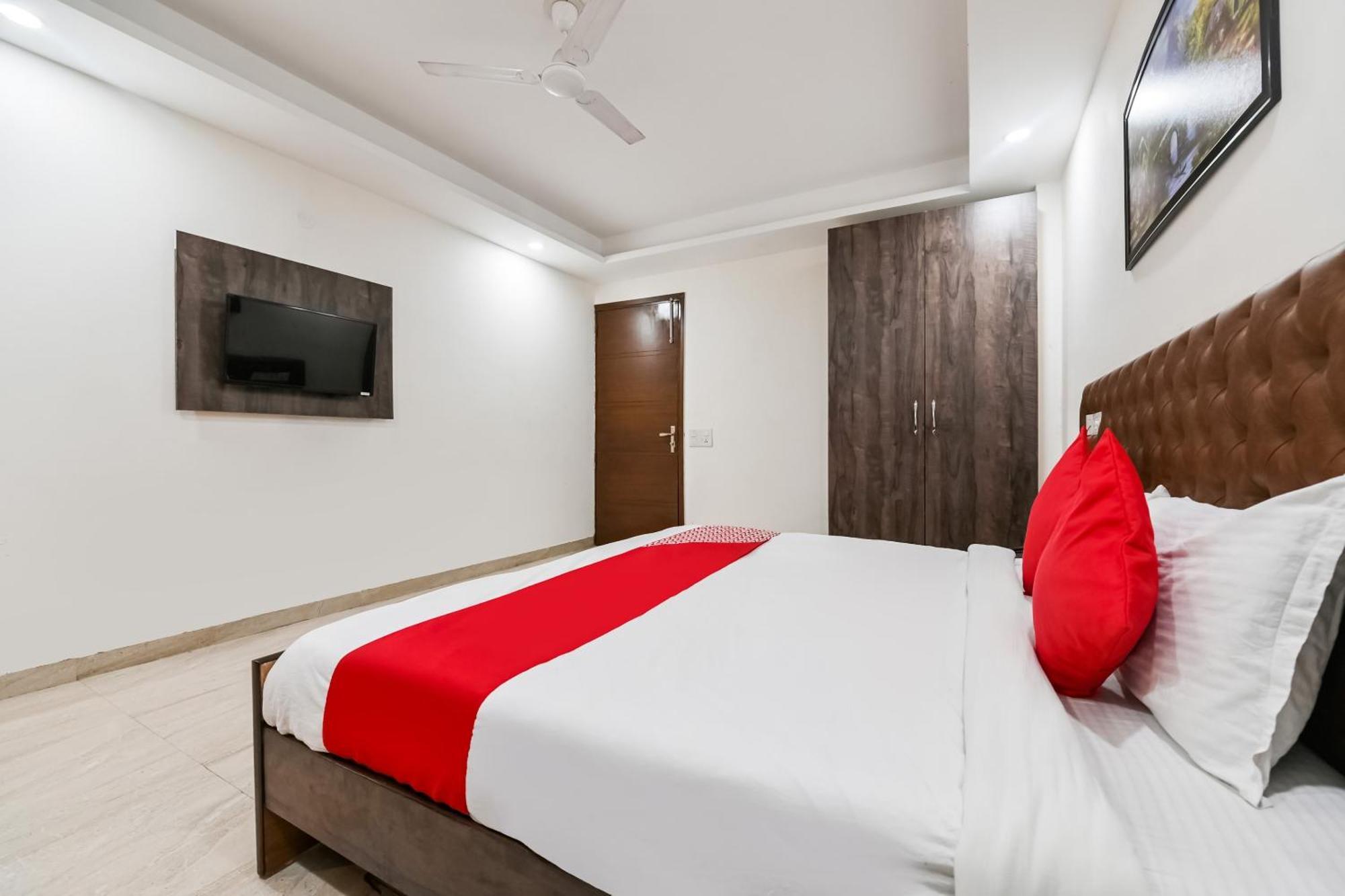 Hotel O Premium Rooms Chhatarpur نيودلهي المظهر الخارجي الصورة