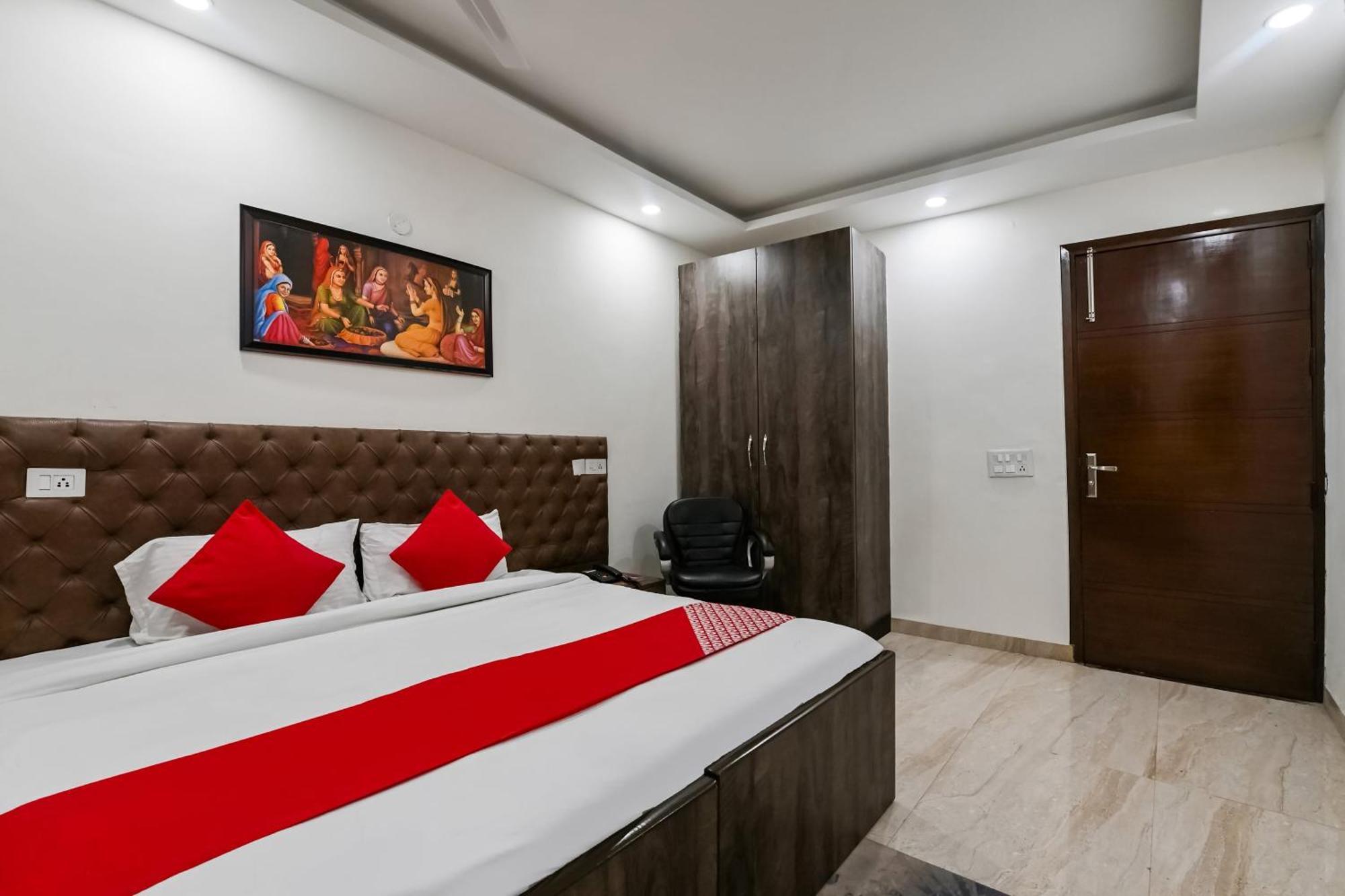Hotel O Premium Rooms Chhatarpur نيودلهي المظهر الخارجي الصورة